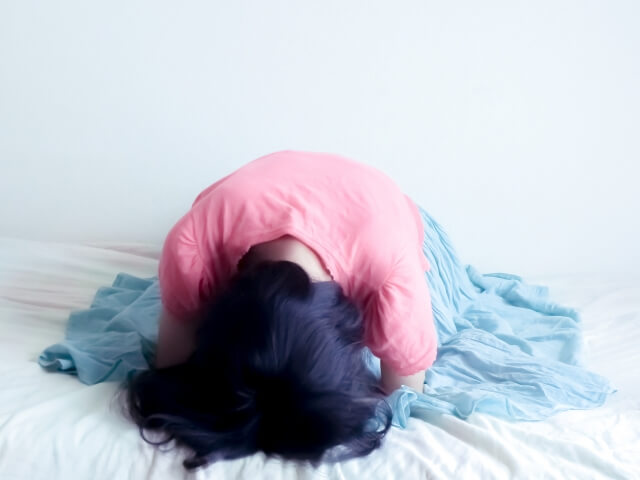 ショックで落ち込む女性